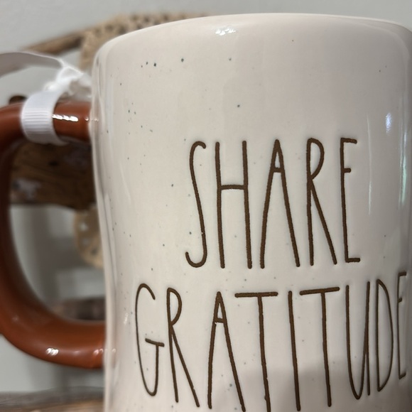 Rae Dunn NEW FOR 2025 Peanuts Snoopy SHARE GRATITUDE PUMPKIN PIE PILGRIM MUG - Picture 5 of 9